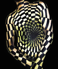 04-Natalie-Fletcher-Optical-Illusions-in-Body-Painting-www-designstack-co