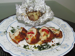 Piept de pui umplut / Chicken filled with cheese and mushrooms