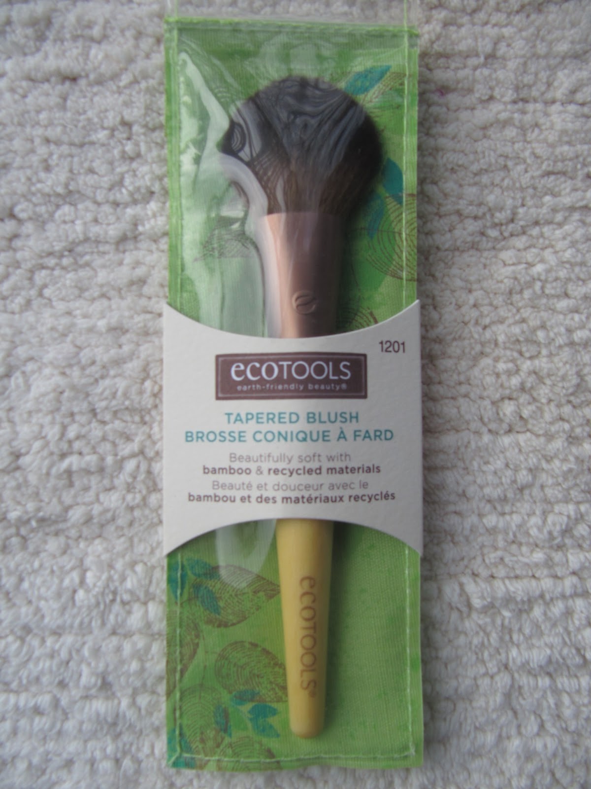 Icaria’s Ecotools Tapered Blush / Review