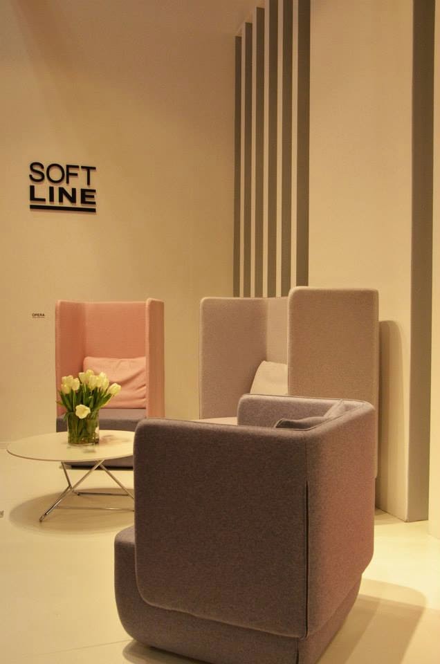 Softline Sofa, Sessel und Pouf auf der Mailänder Möbelmesse Salone del Mobile 2014