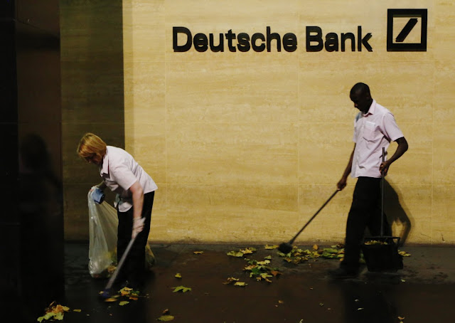 Η Deutche Bank ετοιμάζεται να γίνει... "σκουπίδι"