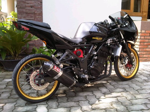  Modifikasi Motor Ninja 4 Tak Ban Kecil  