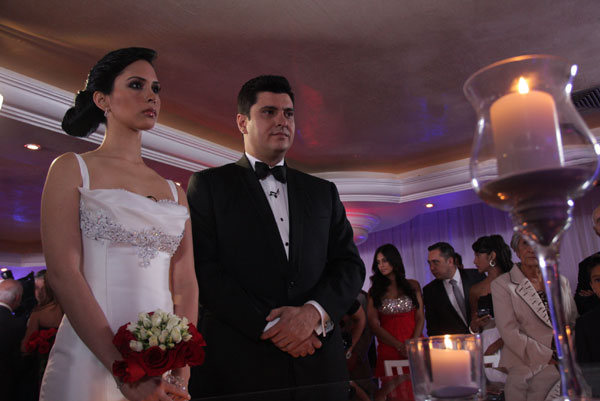 Farándula Hot | El Espectáculo es noticia: MARIDO Y MUJER: Leonardo  Villalobos y Yomily Corredor ¡se casaron! (FOTOS)