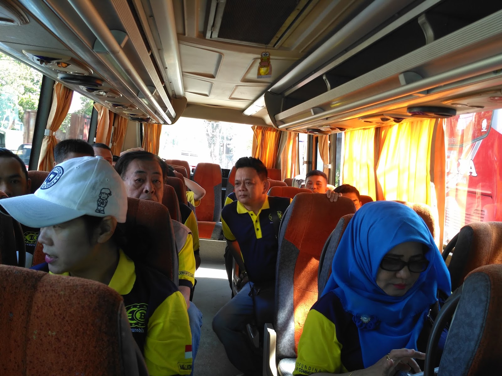 Автобус путешествие город. Dalam bus. Bus inside. Dalam bus. Bus travel самостоятельная.