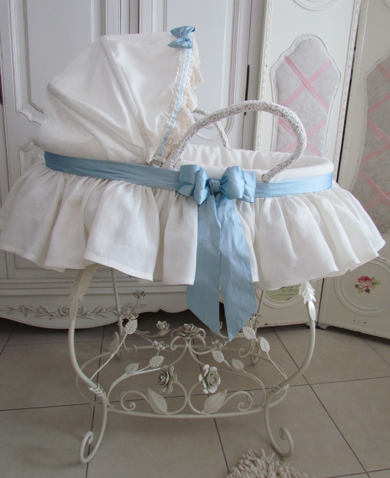 Angela Lace Two Linen Moses Baskets