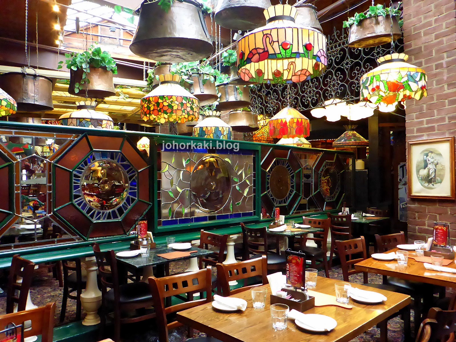 Fun Dining at The Old Spaghetti Factory, The Esplanade, Toronto Tony