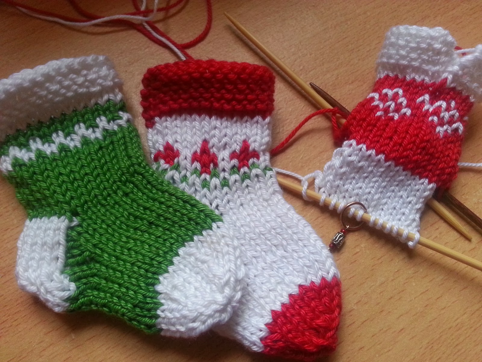 Knit Christmas mini stockings for your tree