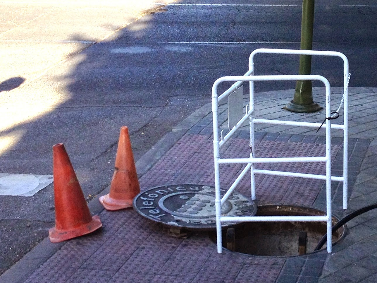 ALCANTARILLAS y tapas (manhole cover, vamos, para entendernos) Madrid
