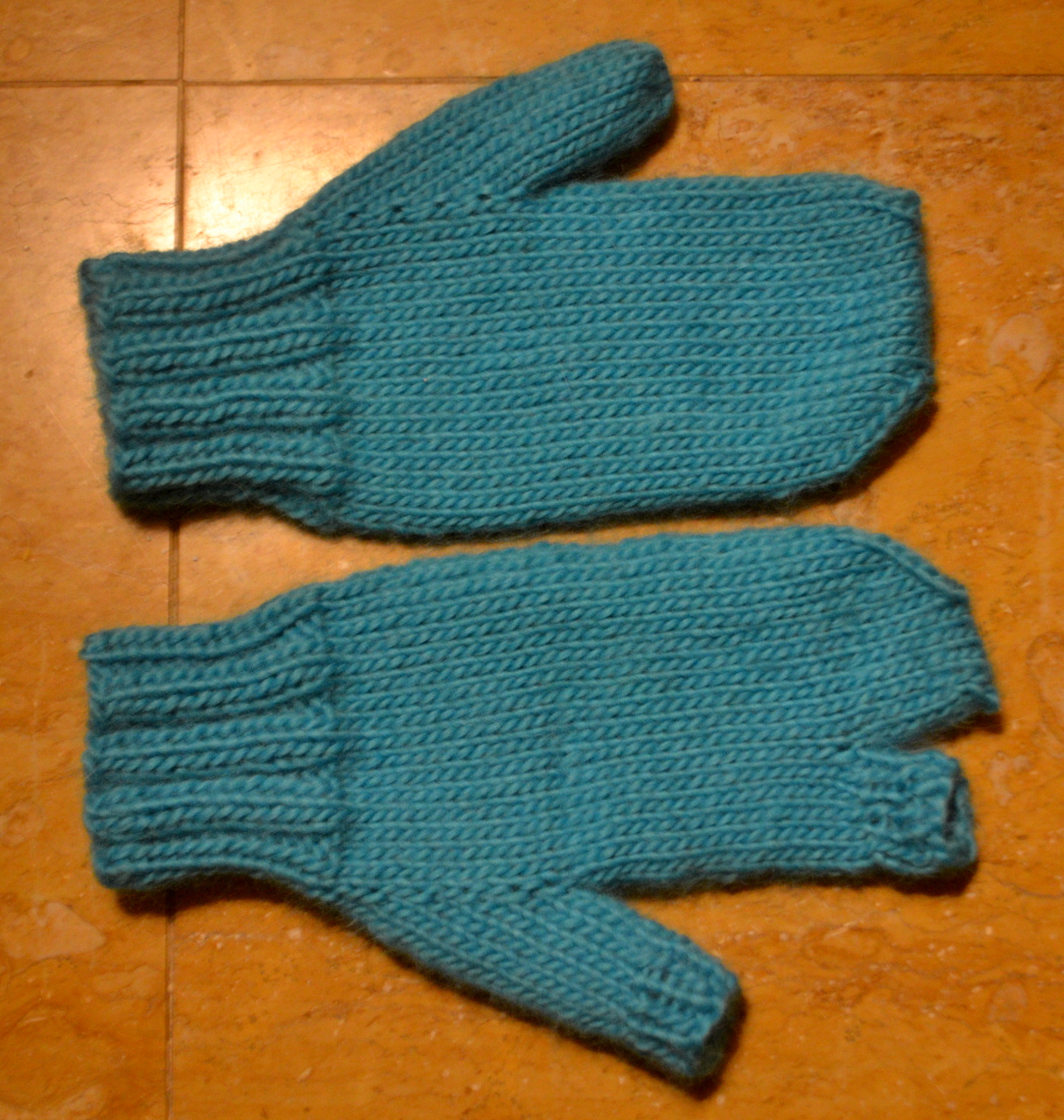 VeloraK(n)itty: near mits: somewhat fingerless mittens