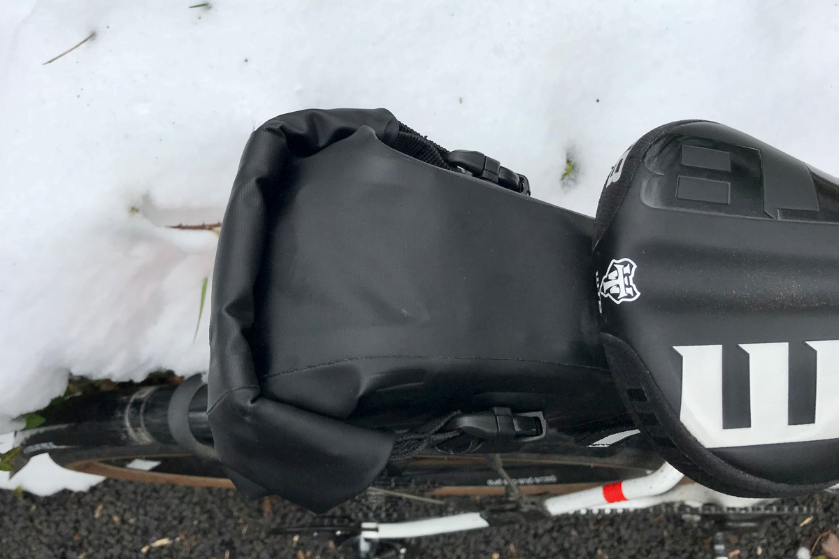 thule saddle bag