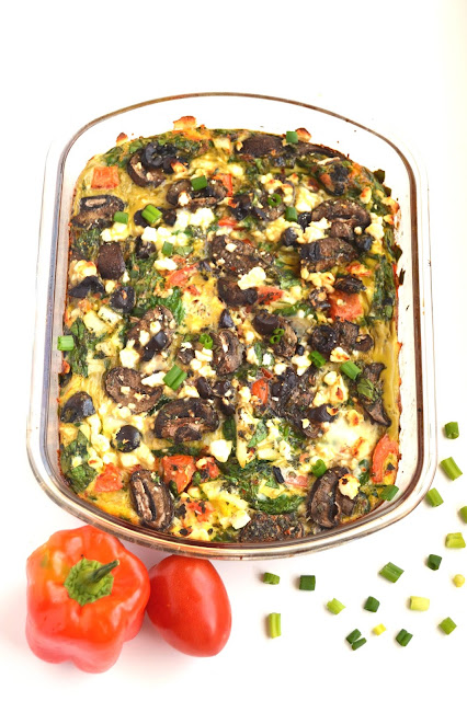 This Greek Egg Casserole combines all your favorite Greek flavors including feta cheese, kalamata olives, tomatoes, onions, peppers and more! www.nutritionistreviews.com