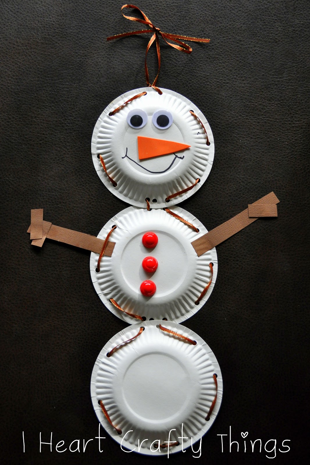 Paper Plate Snowman With Lacing Practice - I Heart Crafty Things