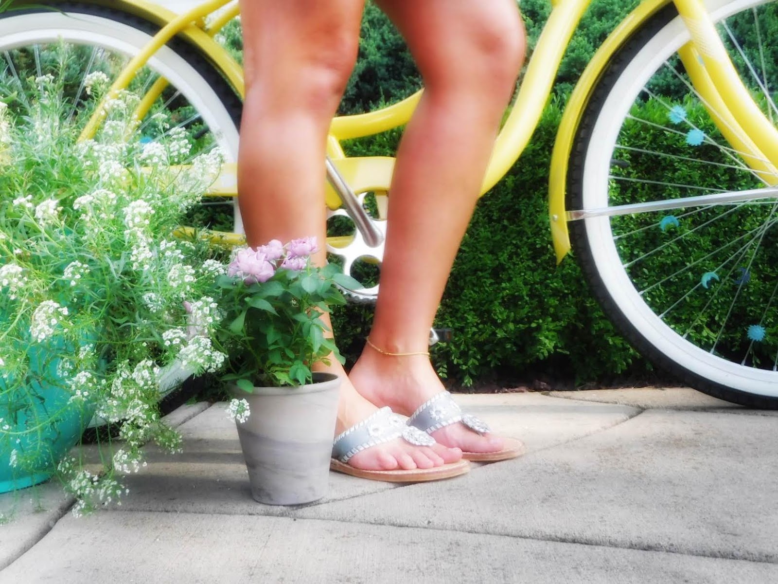 Summery Steps with Palm Beach Sandals & DSW The Yellow Spectacles