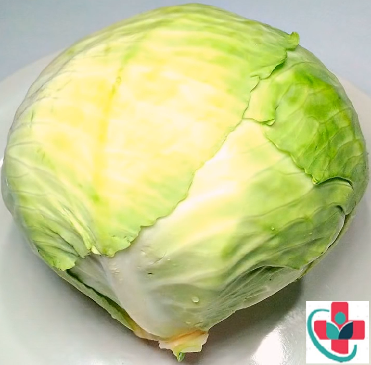 Keep cut cabbage from going brown by rubbing the sides with lemon, or sprinkle lemon and cover it with water.