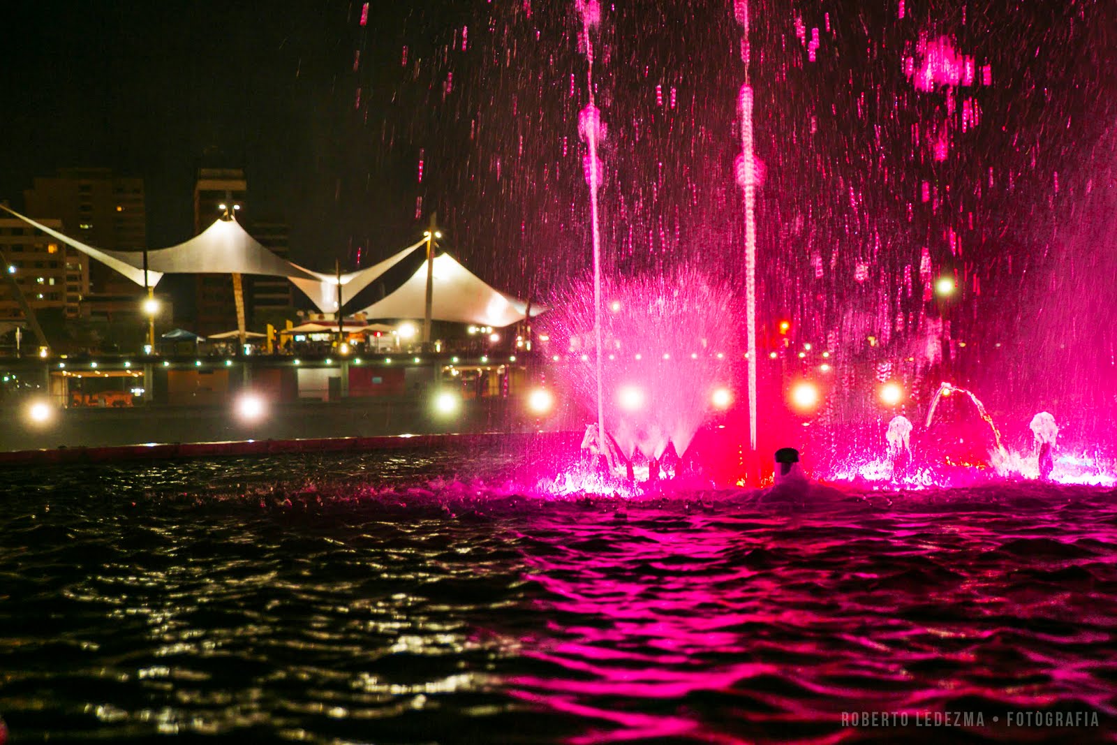 Malecón del Salado iluminado