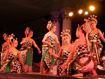 Kebudayaan dan Kesenian Indonesia KEBUDAYAAN DAN KESENIAN 