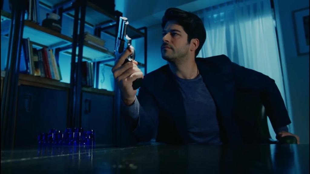 Wieczna miłość odcinek 92: Leyla odzyskuje dom! Uzbrojony Kemal staje oko w oko z Emirem! [Streszczenie + Zdjęcia]