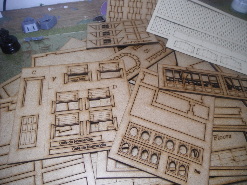 A figure painting therapy project. A building project in MDF.