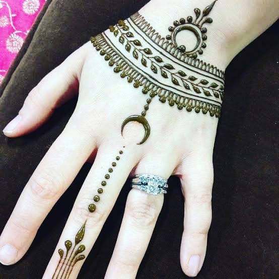 https://3.bp.blogspot.com/-3uuhU85IRwM/XIo3pNIfKfI/AAAAAAAAYV4/s4ntJHBsRIQ585b3m6BhBioCZzu-ga2CQCLcBGAs/s1600/henna-mehndi-tutorials-designs%2B%25287%2529.jpg