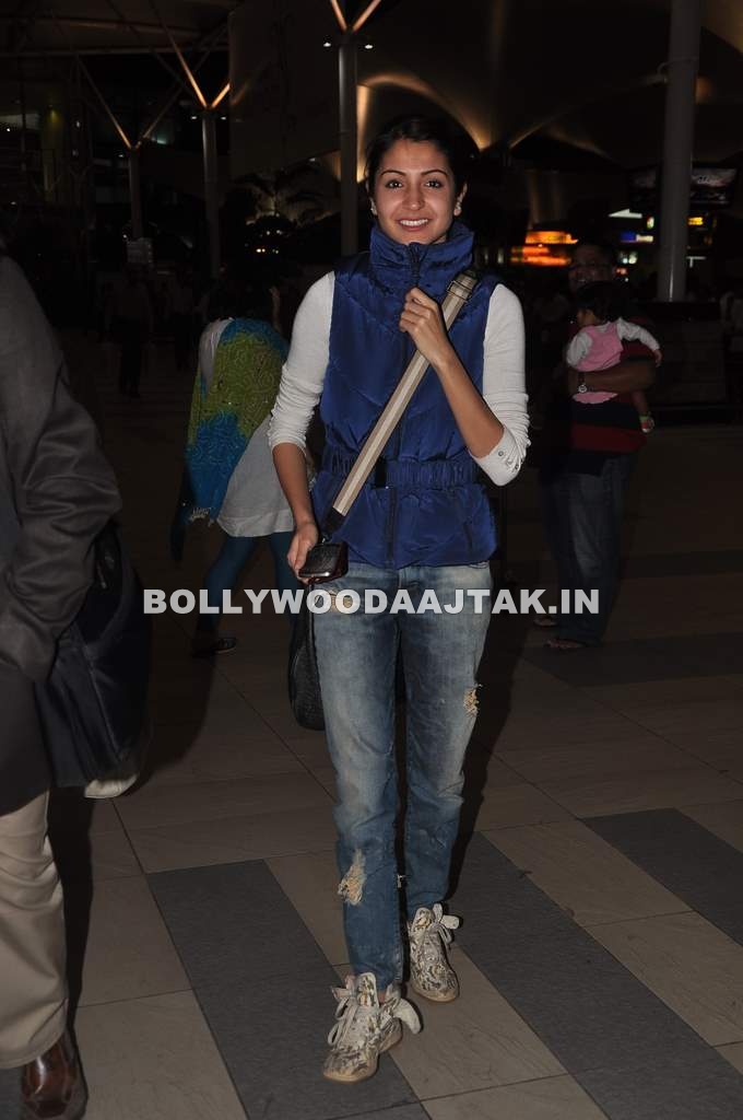Anushka Sharma1 - Anushka Sharma Snapped at Airport