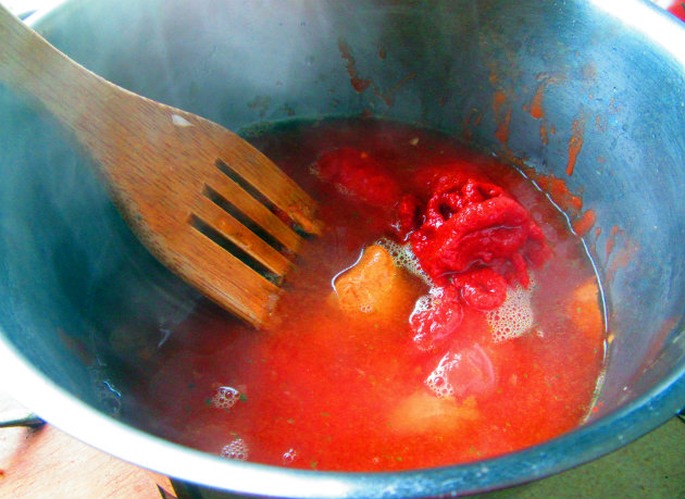 African peanut soup by Laka kuharica: add whole peeled tomatoes, tomato paste, sugar, peanut butter, broth, vinegar, and cayenne