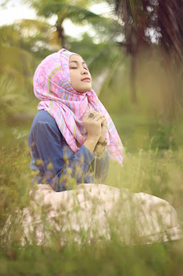 Foto Cewek Model  hijab 2 warna Foto Cewek Model  hijab 2017