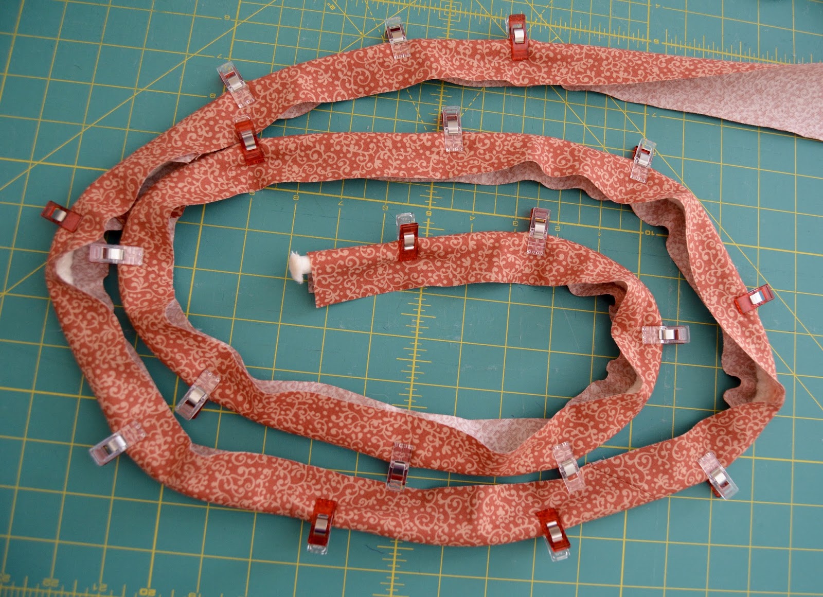 Roonie Ranching Jumbo Piping Pillow Sewing Tutorial