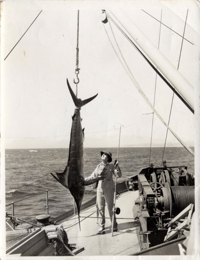 Big Catches of the Past  Fascinating Photos of Fishermen and Their Trophies - 38