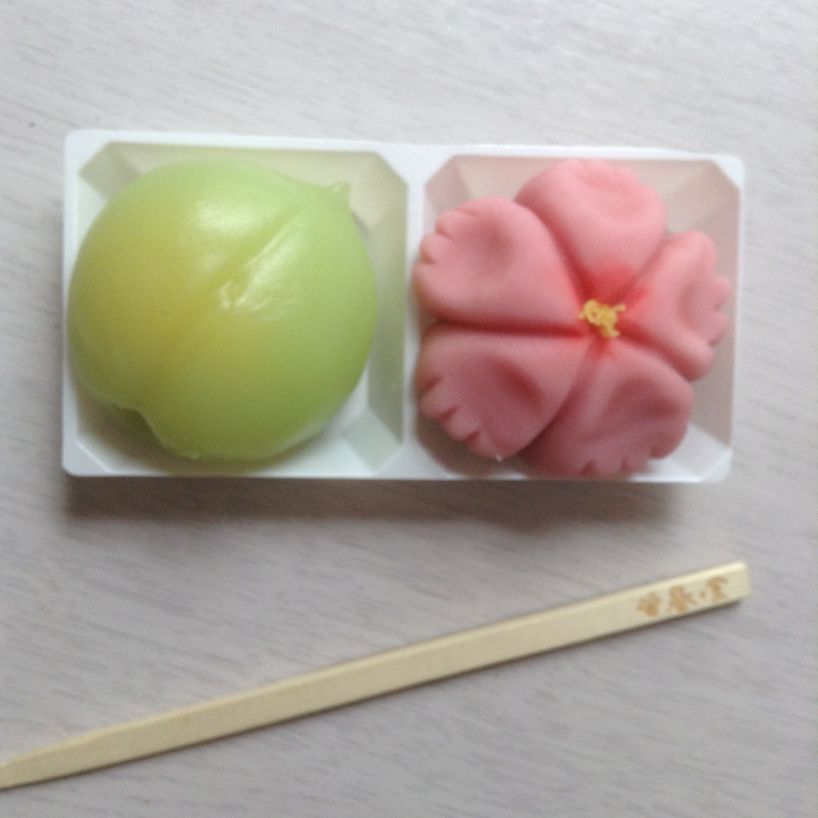 Wagashi making and visiting temples in Kyoto CandyflossOverkill