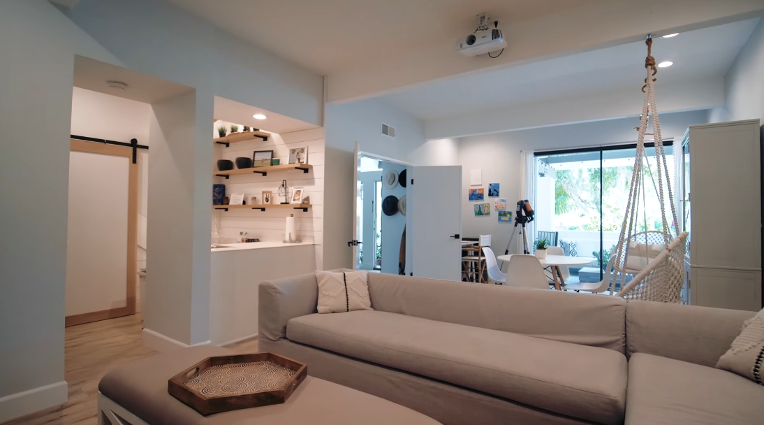 27 Interior Design Photos vs. Tour Luxury Townhouse Near Palisades Village, CA