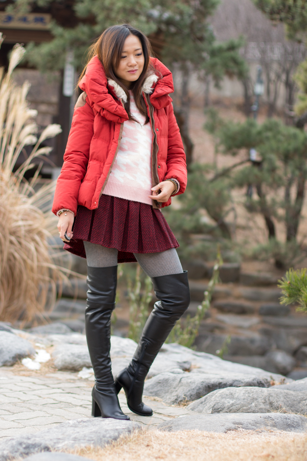 стиль, монохромный цвет, красный цвет, красномания, zoyaslookbook, south korea, seoul, сеул, корея, блоггре, красная куртка, женственный образ, ботфорты, высокие сапоги, рейтузы, стильно одеться, как одеться стильно