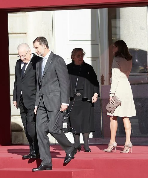 King Felipe and Queen Letizia welcomed President Reuven Rivlin and his wife Nechama Rivlin. Carolina Herrera coat