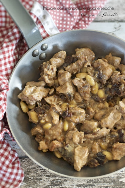 lombino di maiale con prugne e mandorle