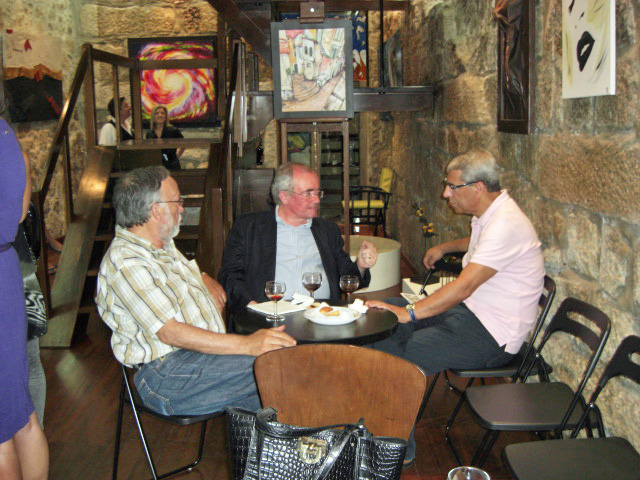 Agostinho Costa with guests of the Galery