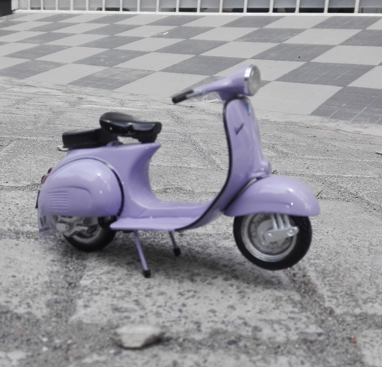 Vespa Warna Ungu