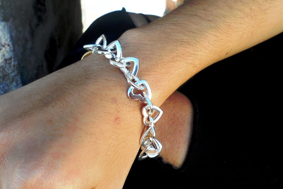 Sorteo de pulsera compuesta por 26 corazones de plata y 1 dorado