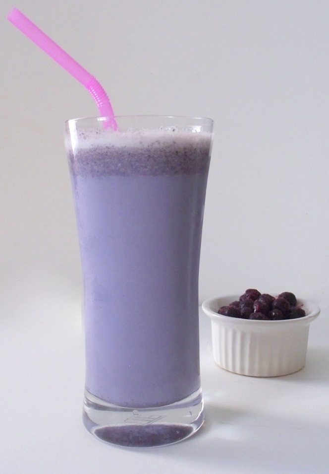 Poor Girl Eats Well: Recipe: Blueberry Milk