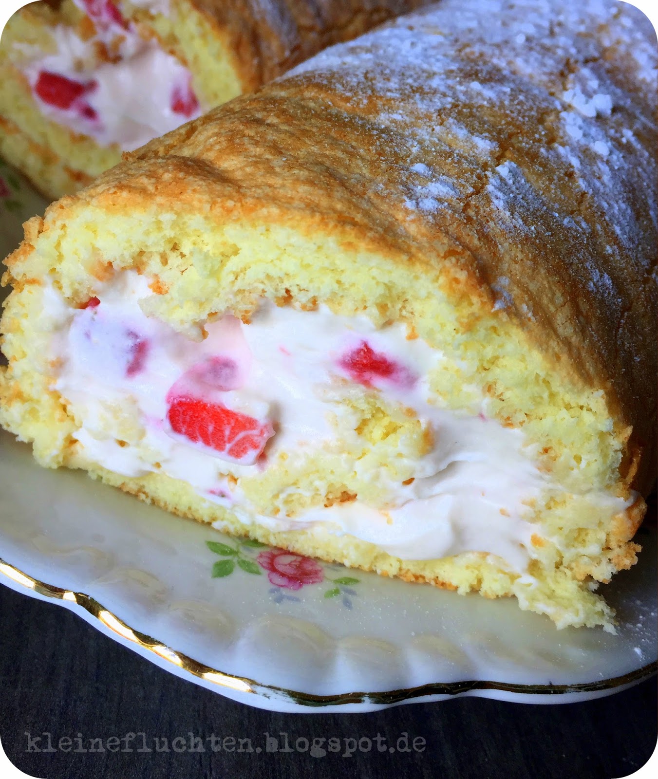 Biskuitrolle Mit Erdbeer Quark Ich Back S Mir Kleine