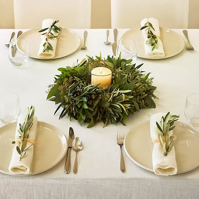 FOCAL POINT STYLING: WINTER WHITE & GREEN CHRISTMAS TABLESCAPE IDEAS