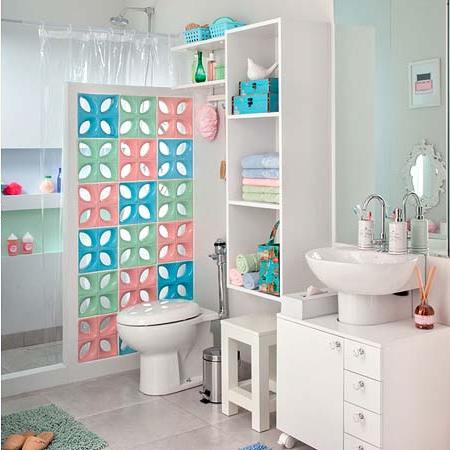 Bathroom partition from colorful breezeblocks