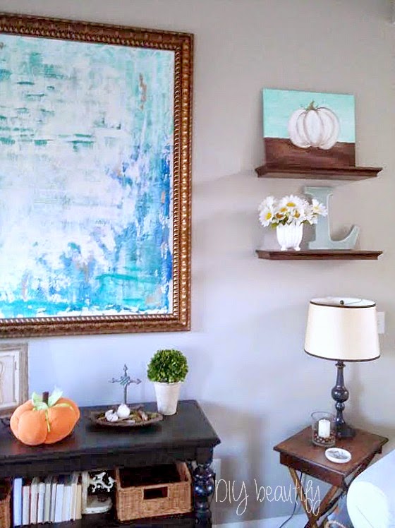 Fall touches in living room www.diybeautify.com