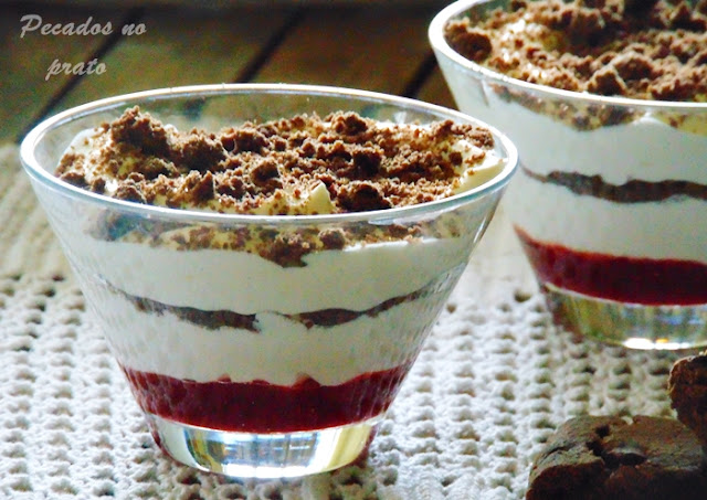 Sobremesa fria Doce tentação com frutos silvestres