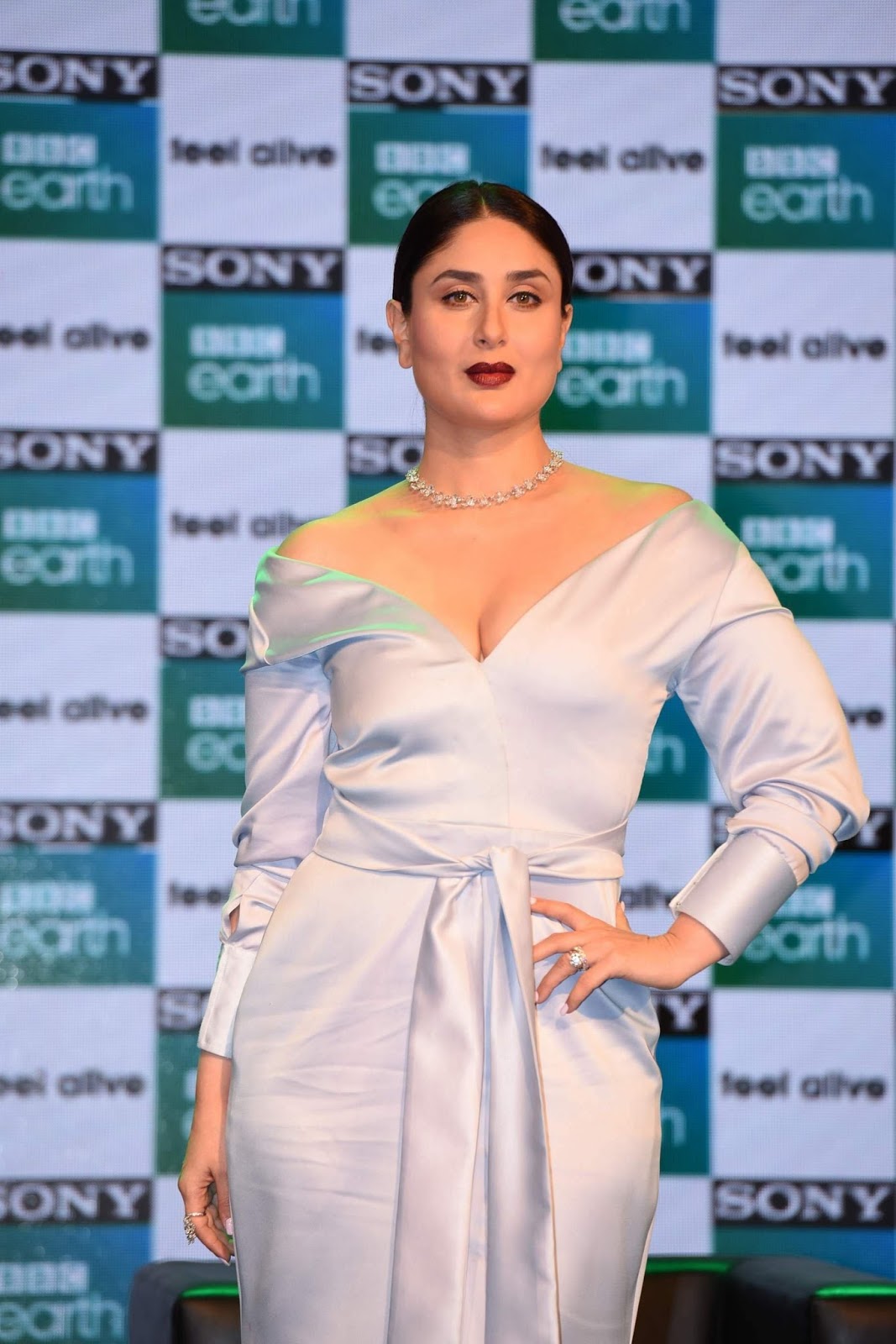 Kareena Kapoor Super Sexy Cleavage Show At The Launch Event of Sony BBC Earth