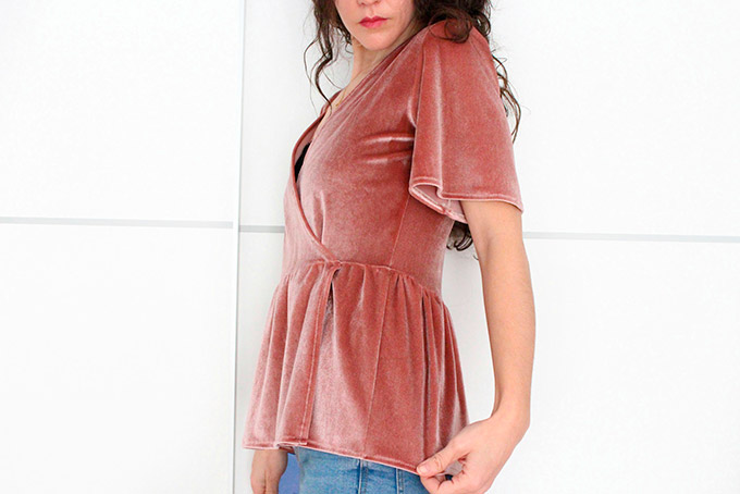 DIY BLUSA CRUZADA VOLANTE BAJO diy-blusa-cruzada-volante-bajo-manga-corta-campana