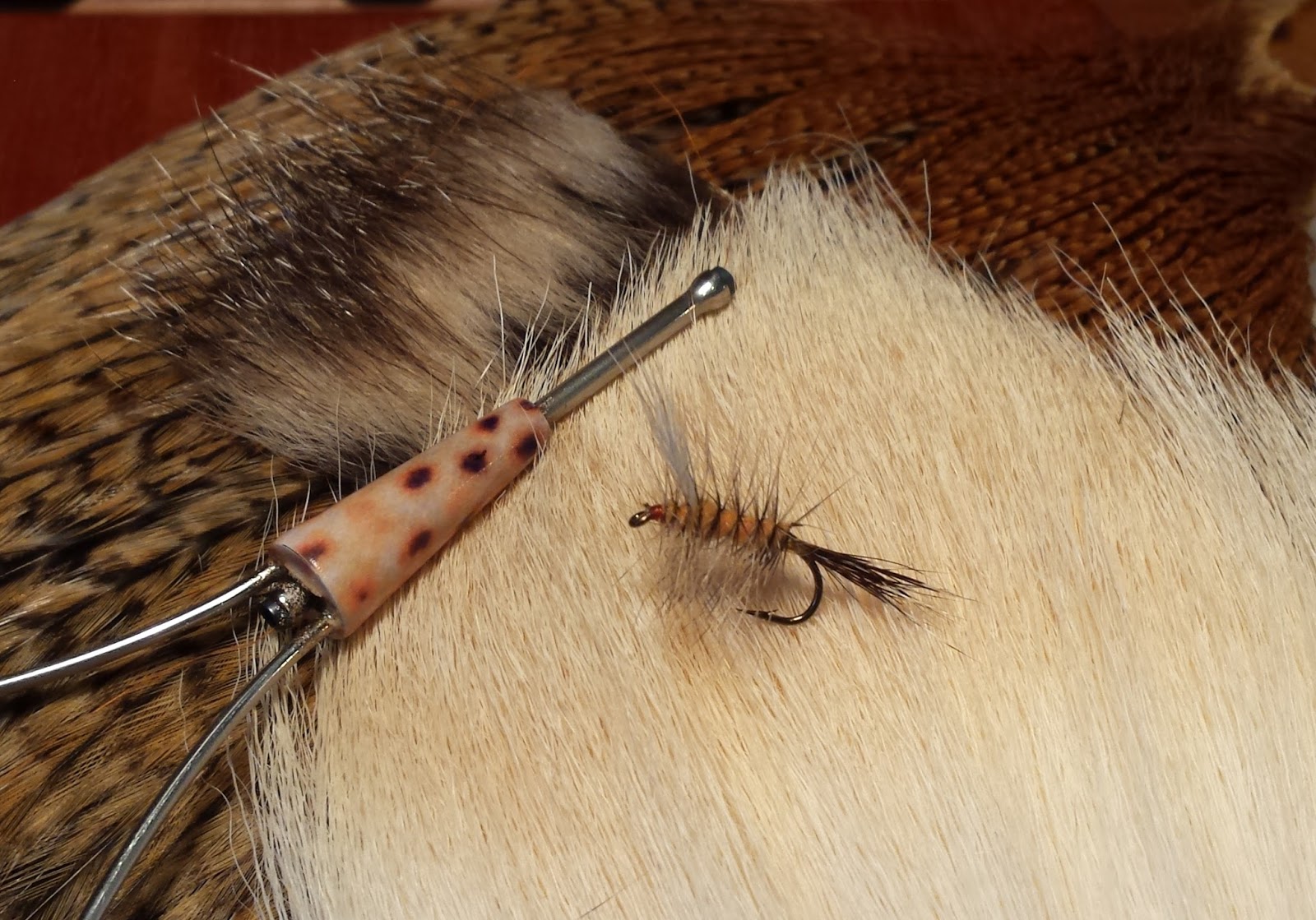 Ralph's Fly Box Tying the Ausable Bomber