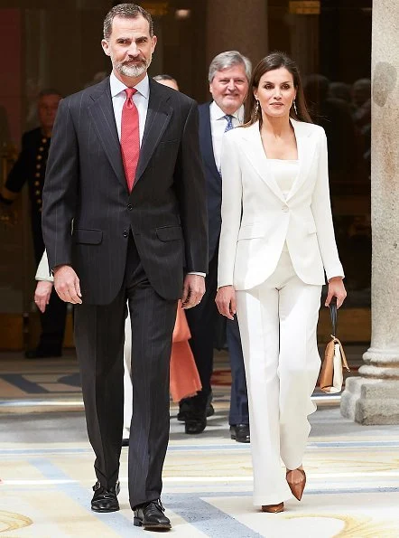 Queen Letizia carried Carolina Herrera Authentic NWT and Authenticity Card Camelot Collection Handbag, white blazer and trousers, Magrit pumps