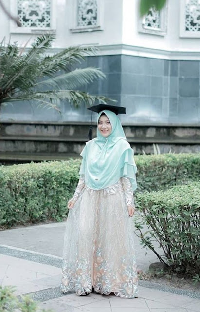 model hijab wisuda untuk pipi tembem terbaru