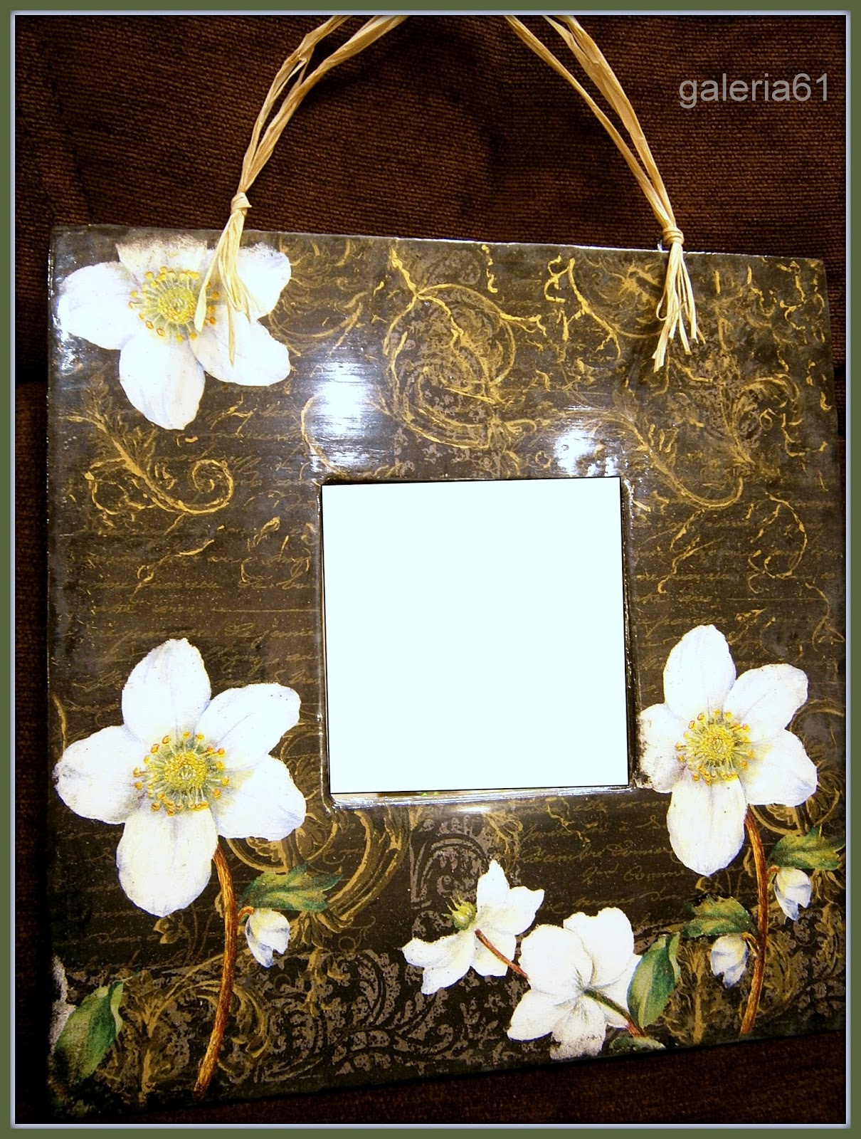 lustro decoupage, czarne, białe kwiaty, rafia