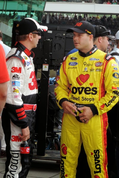 Greg Biffle and David Gilliland have a chat before driver introductions. #crownheroes #jww400 #reignon #nascar