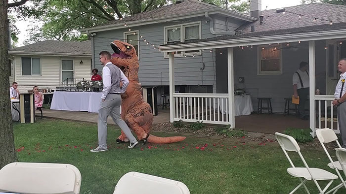 Maid Of Honor Dressed Up As A T-Rex At Her Sister’s Wedding